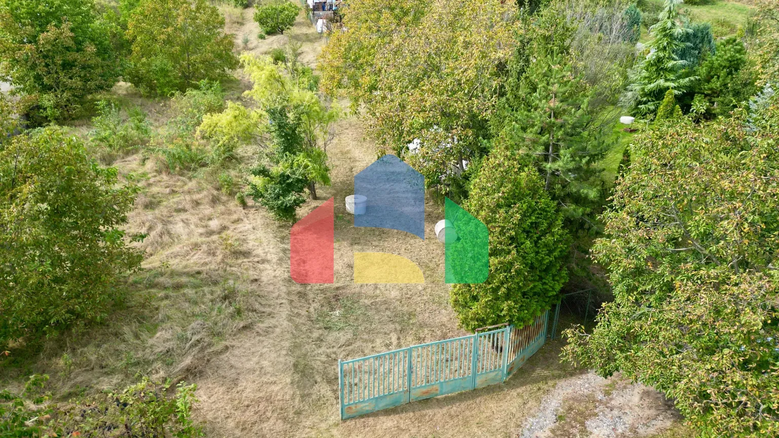 На продажу участки под строительство 745 m²