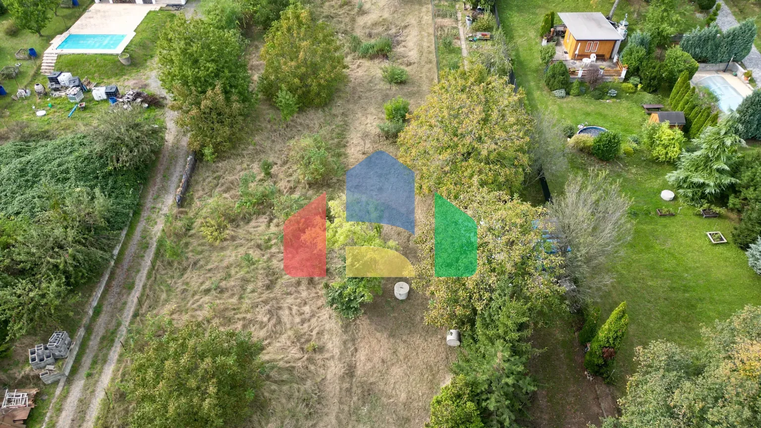 На продажу участки под строительство 745 m²