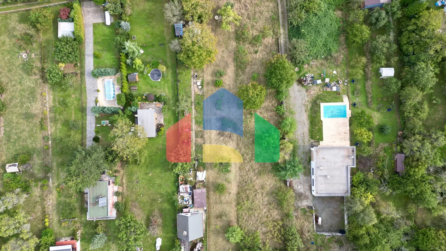 На продажу участки под строительство 745 m²