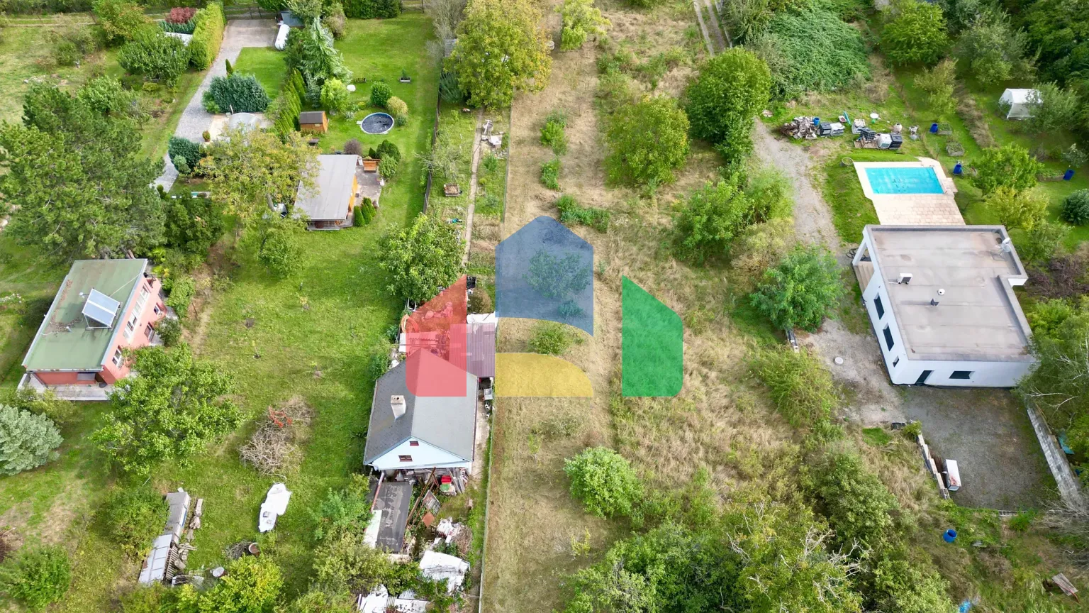 На продажу участки под строительство 745 m²