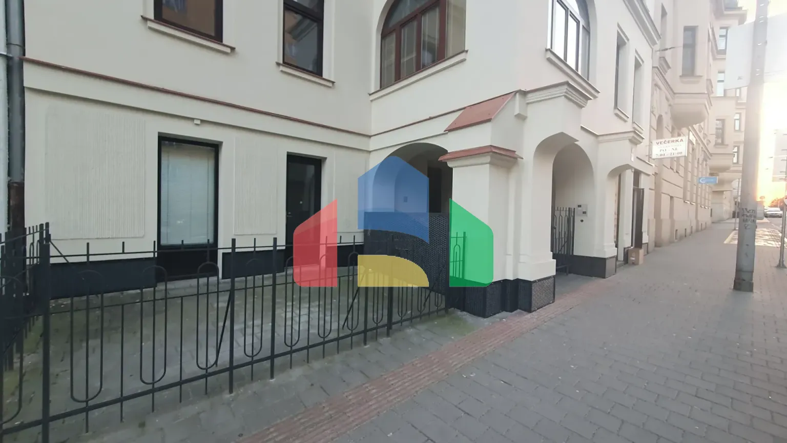 На продажу торговые помещения 85 m²