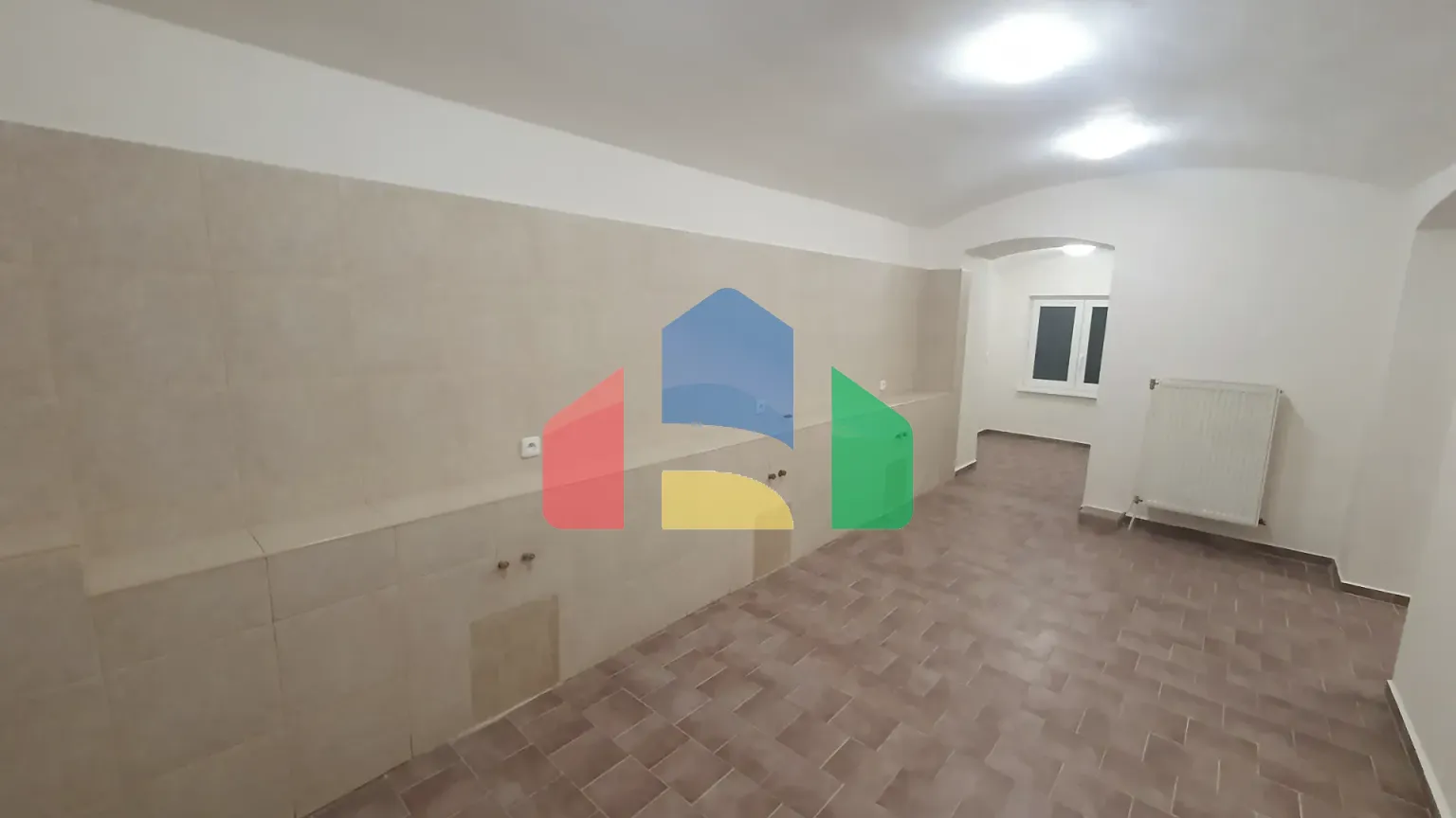 На продажу торговые помещения 85 m²