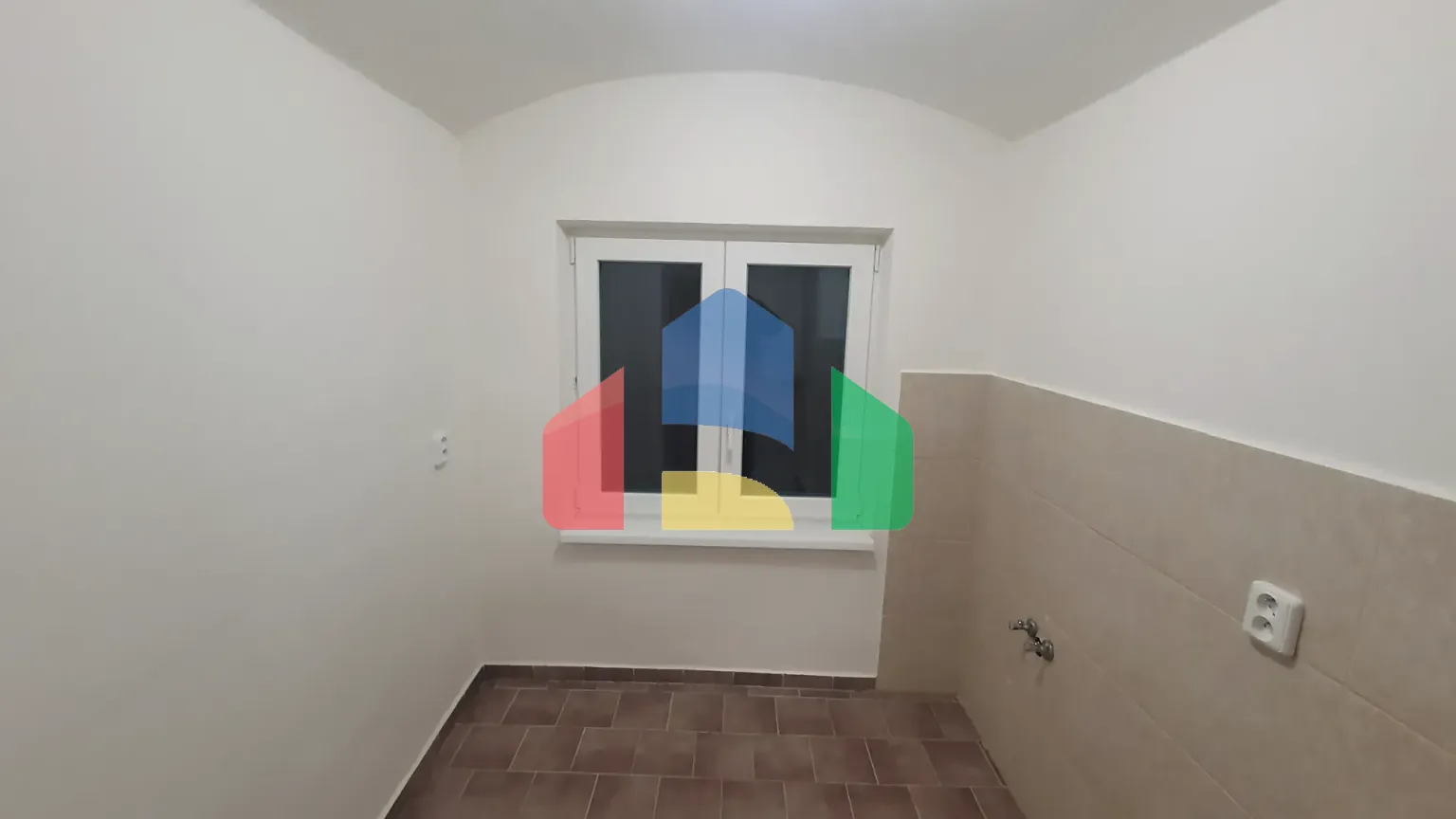 На продажу торговые помещения 85 m²