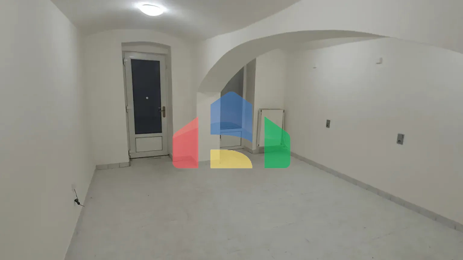 На продажу торговые помещения 85 m²