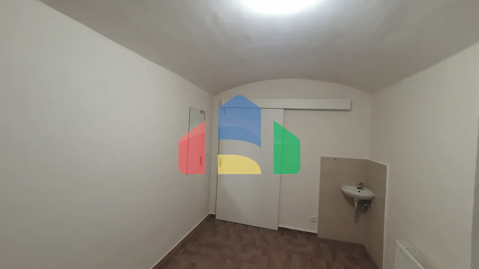 На продажу торговые помещения 85 m²