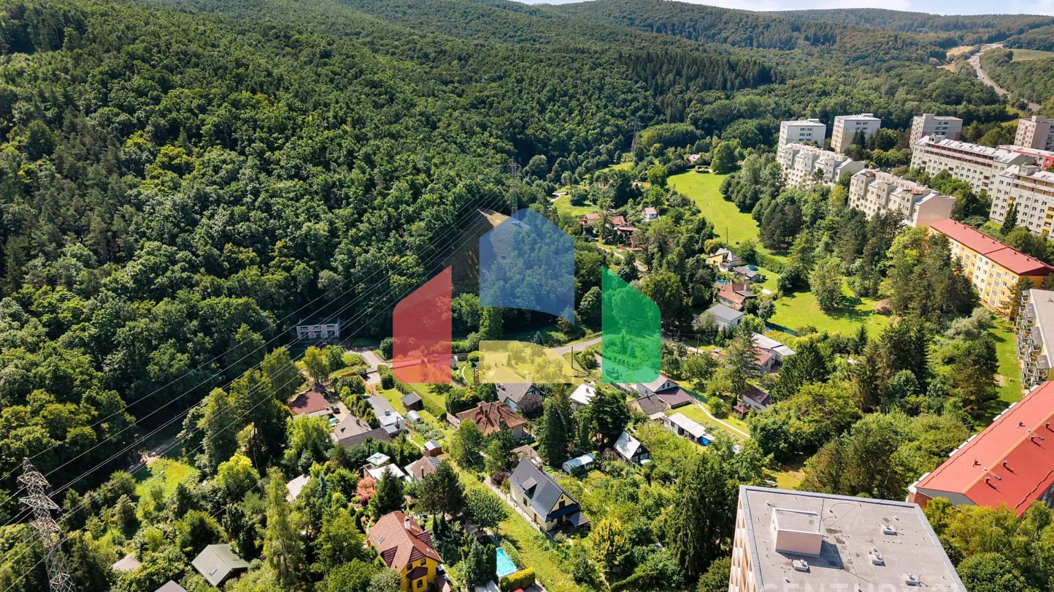 На продажу участки под строительство 457 m²