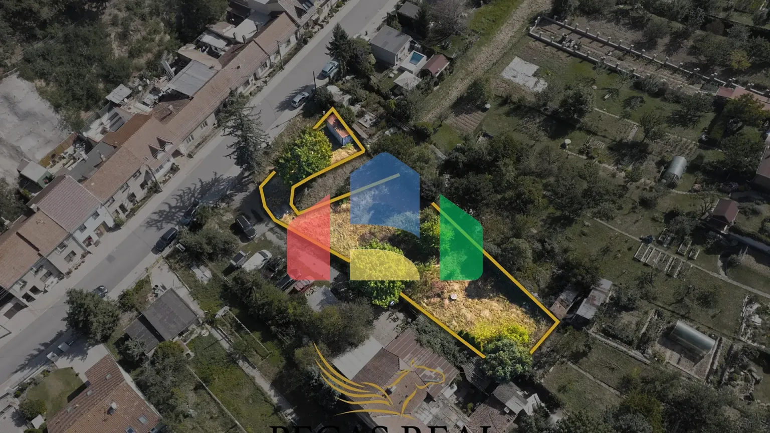 На продажу участки под строительство 833 m²