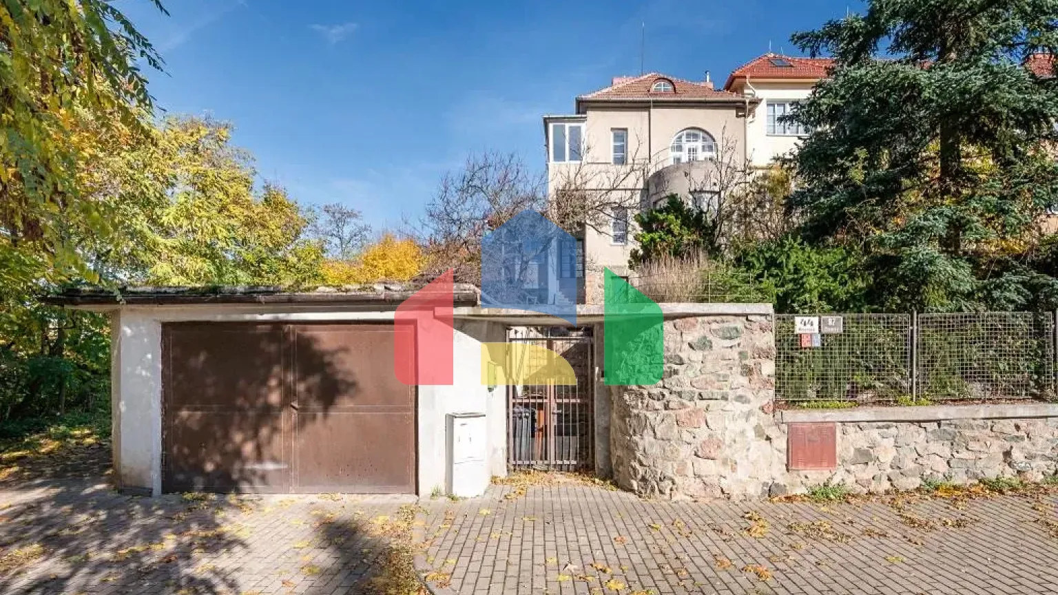 На продажу виллы 350 m², земельный участок 601 m²