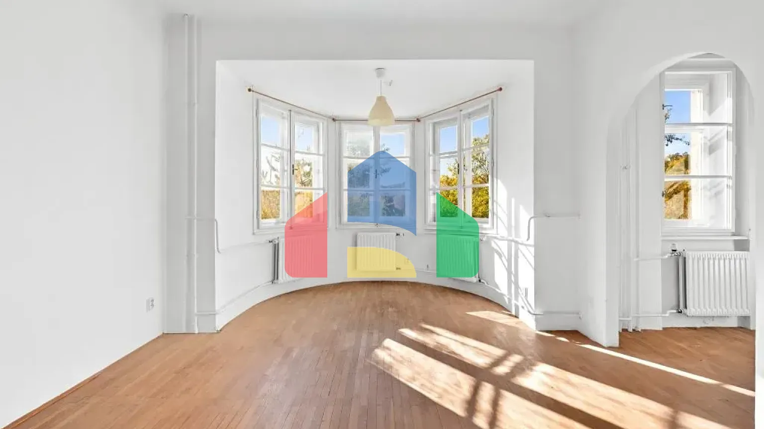 На продажу виллы 350 m², земельный участок 601 m²