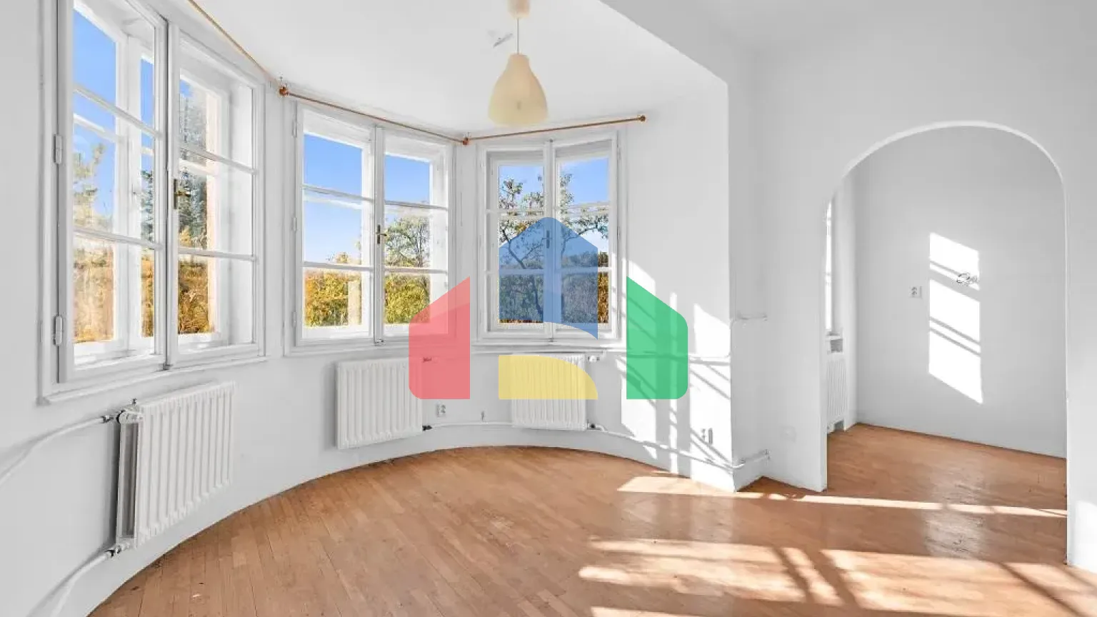 На продажу виллы 350 m², земельный участок 601 m²