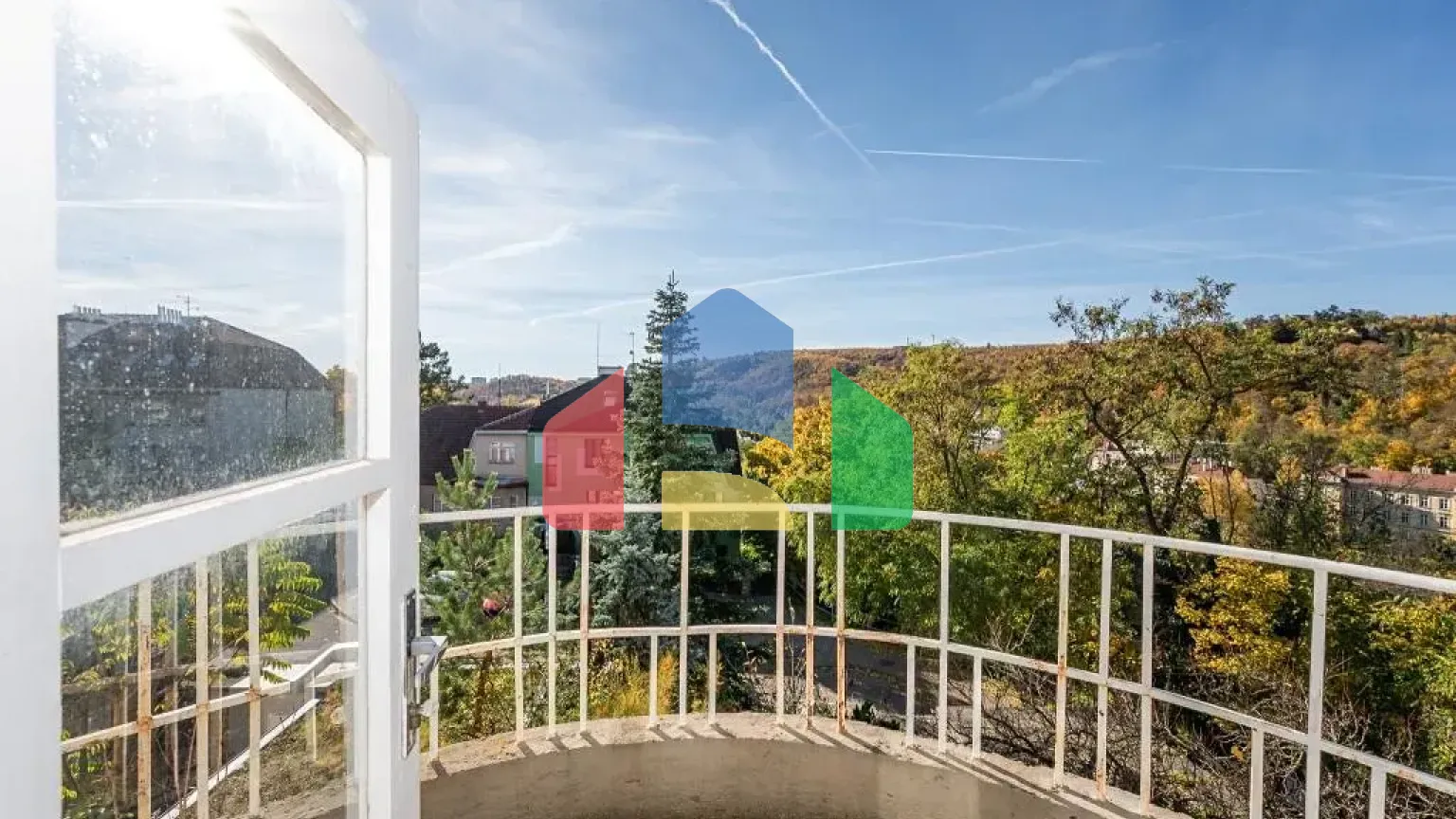 На продажу виллы 350 m², земельный участок 601 m²