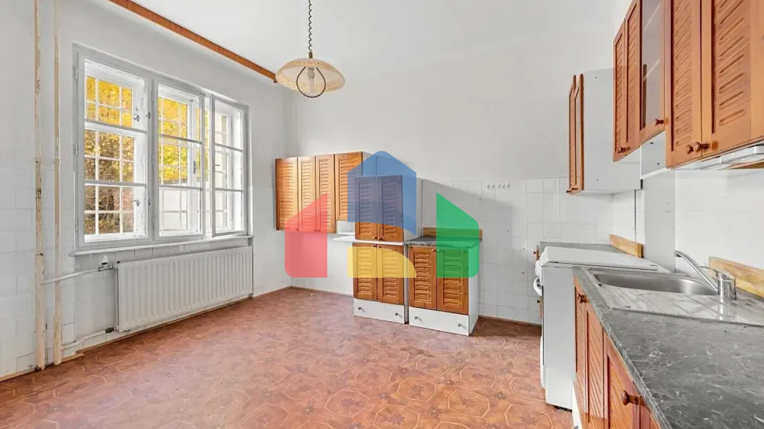 На продажу виллы 350 m², земельный участок 601 m²