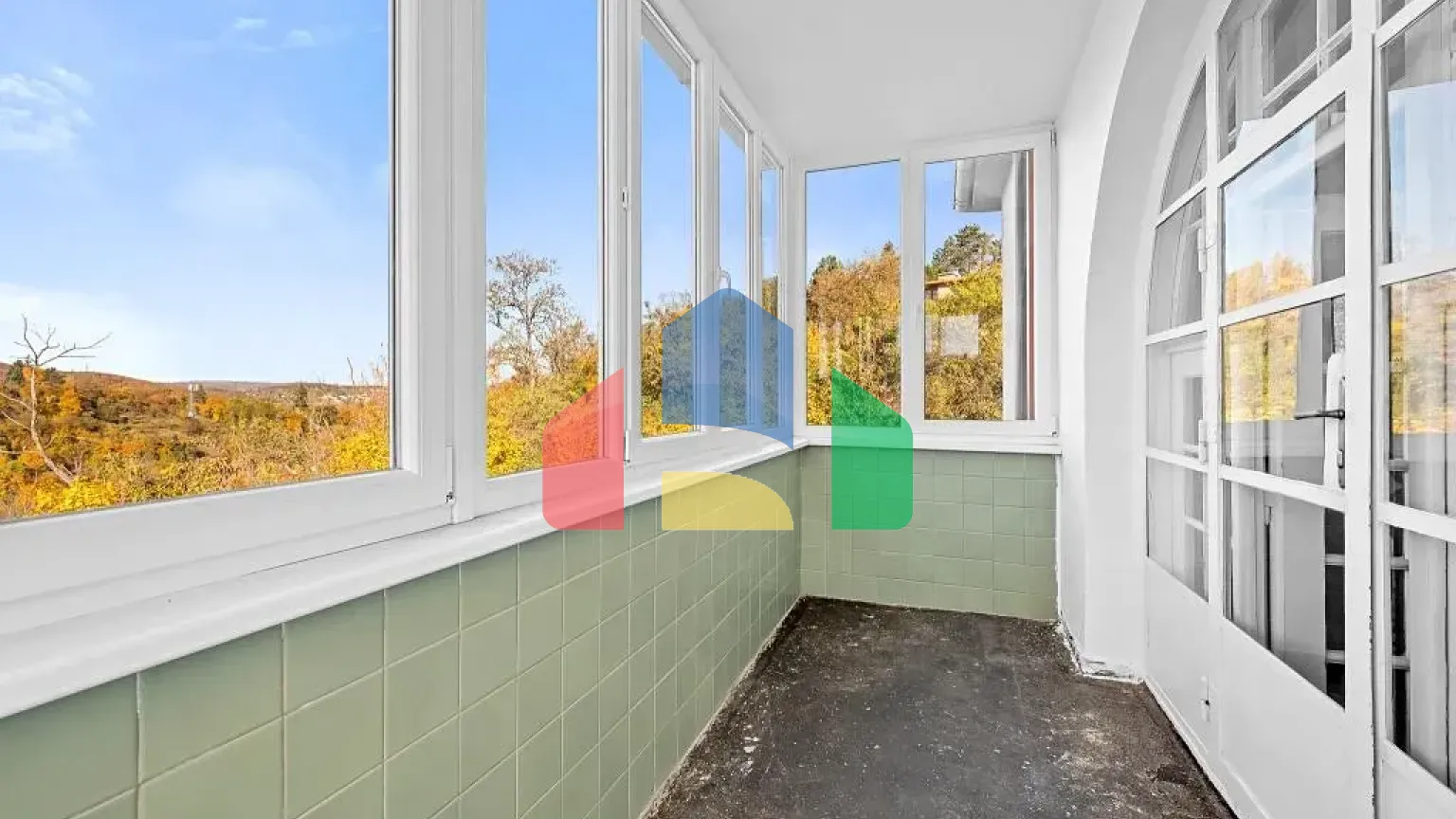 На продажу виллы 350 m², земельный участок 601 m²