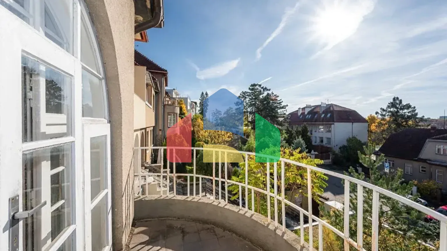 На продажу виллы 350 m², земельный участок 601 m²