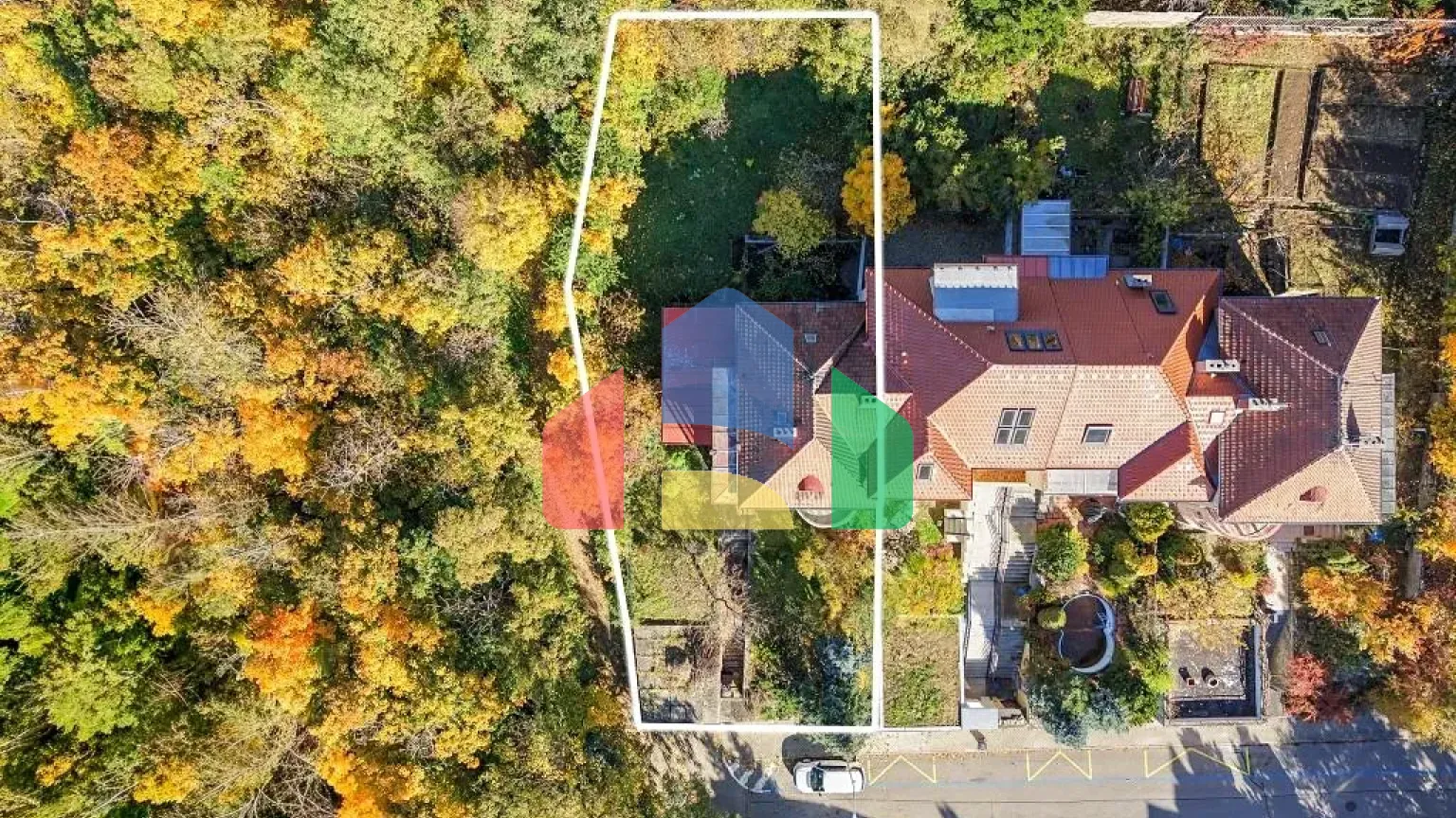 На продажу виллы 350 m², земельный участок 601 m²