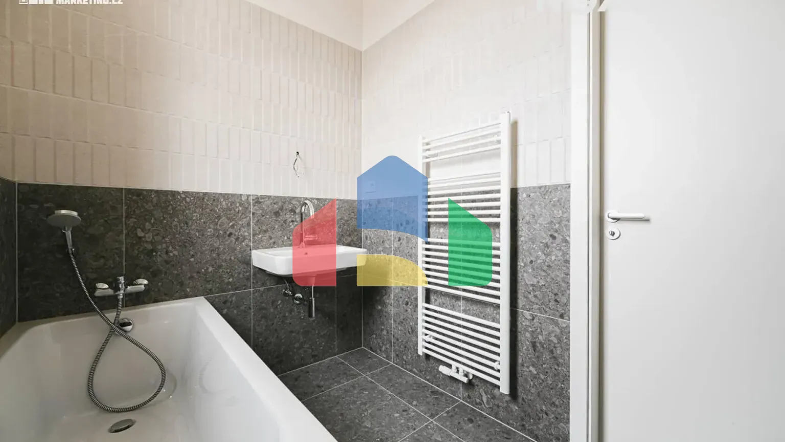 На продажу квартира 3-комн. студия 83 m²