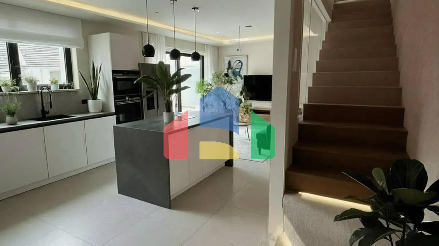 На продажу квартира 5-комн. студия 185 m²