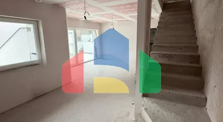 На продажу квартира 5-комн. студия 185 m²