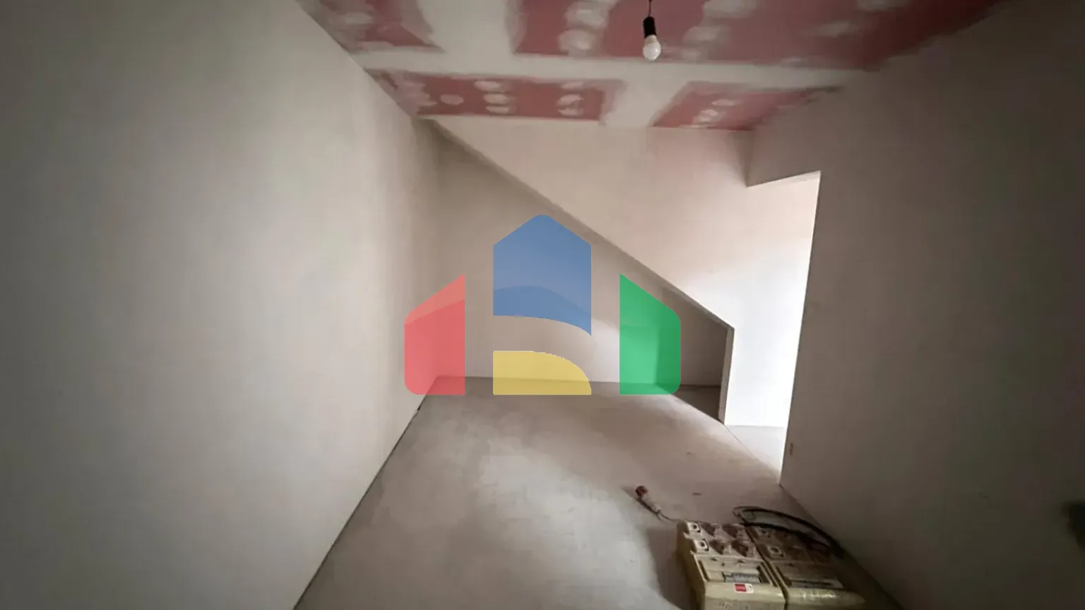 На продажу квартира 5-комн. студия 185 m²