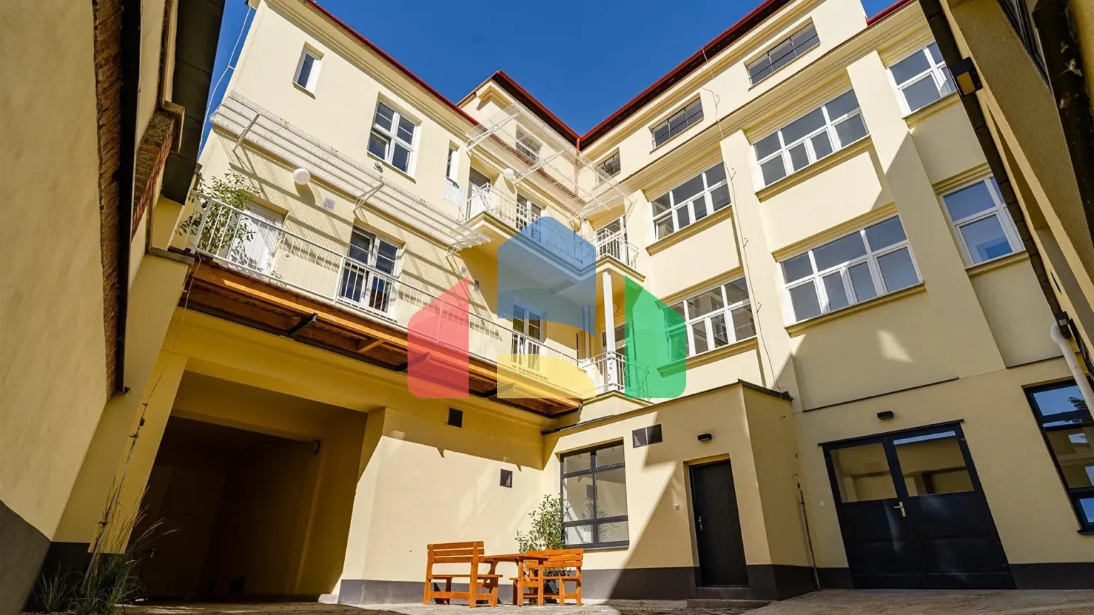 На продажу торговые помещения 127 m²