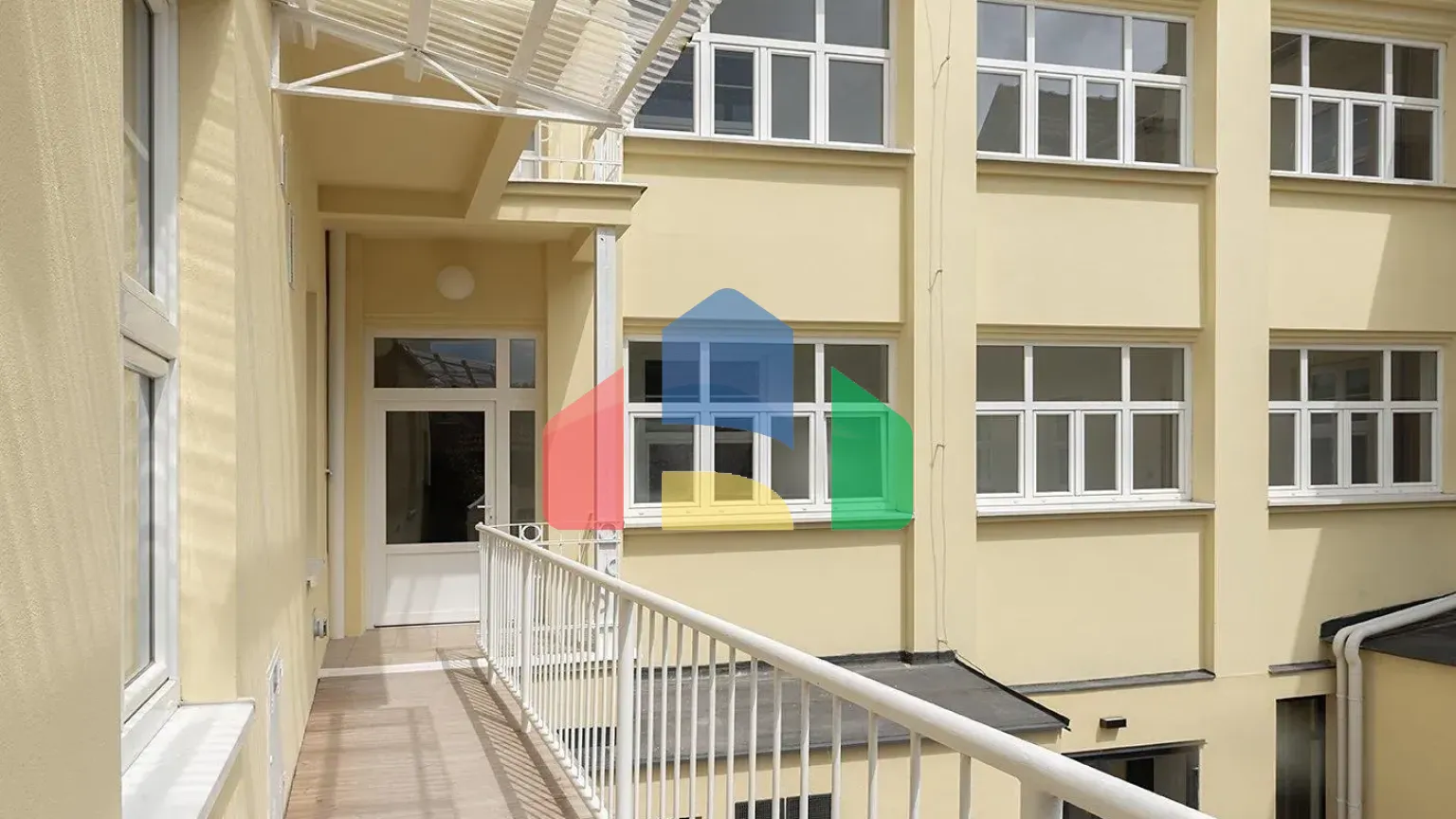 На продажу торговые помещения 127 m²