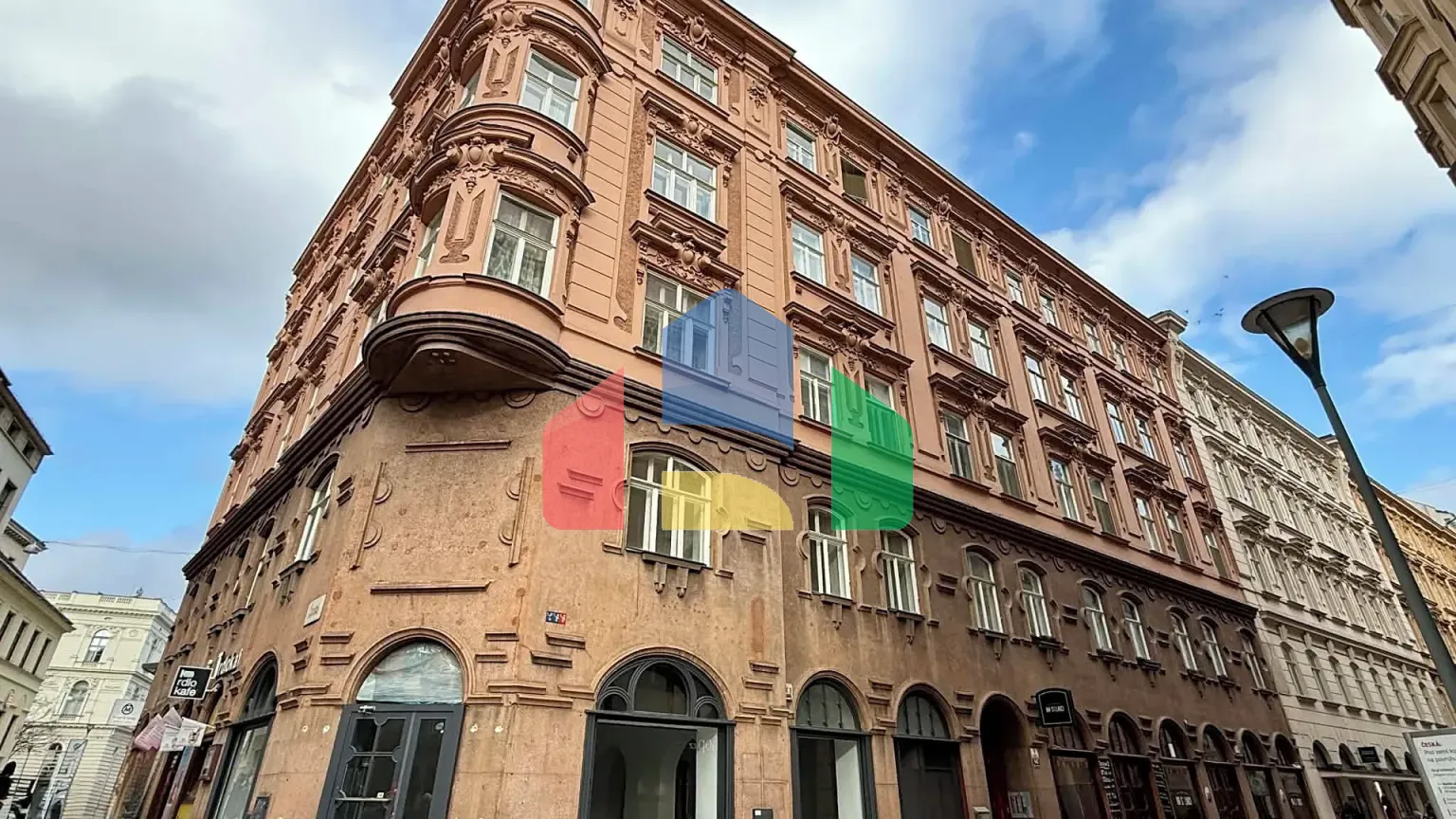 На продажу квартира 3-комн. студия 88 m²