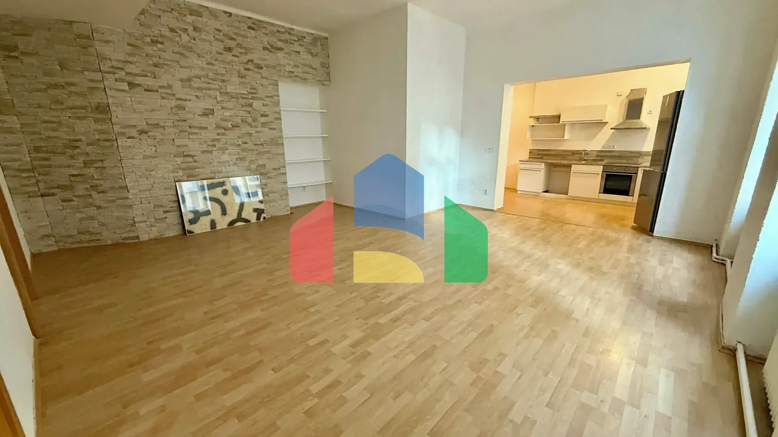 На продажу квартира 3-комн. студия 88 m²