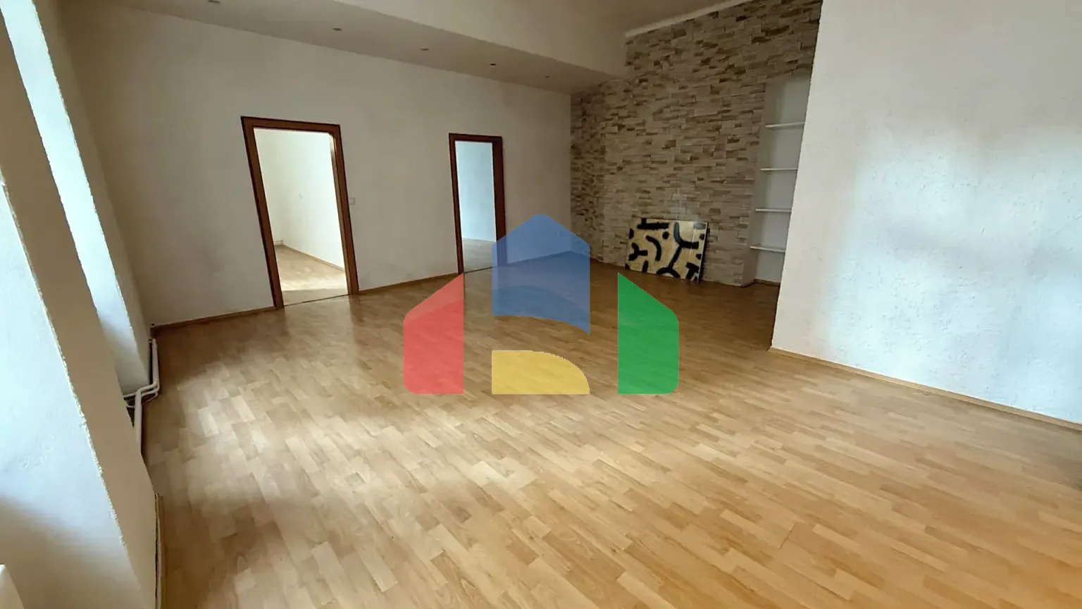 На продажу квартира 3-комн. студия 88 m²