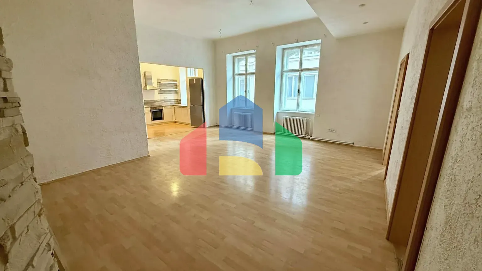 На продажу квартира 3-комн. студия 88 m²