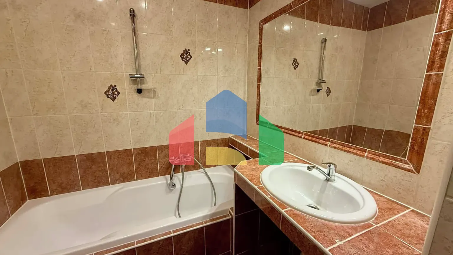 На продажу квартира 3-комн. студия 88 m²