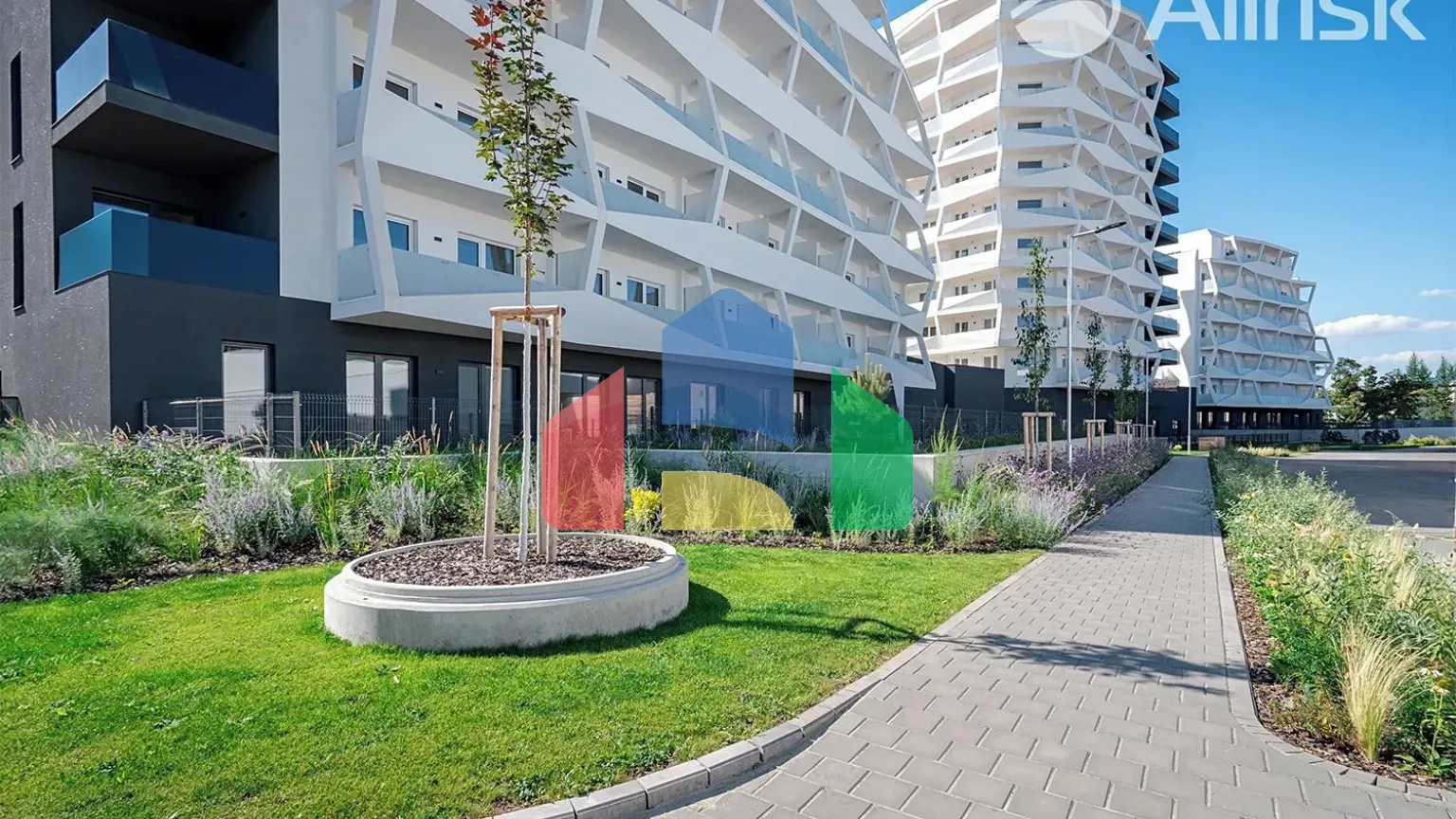 На продажу квартира 2-комн. студия 81 m²