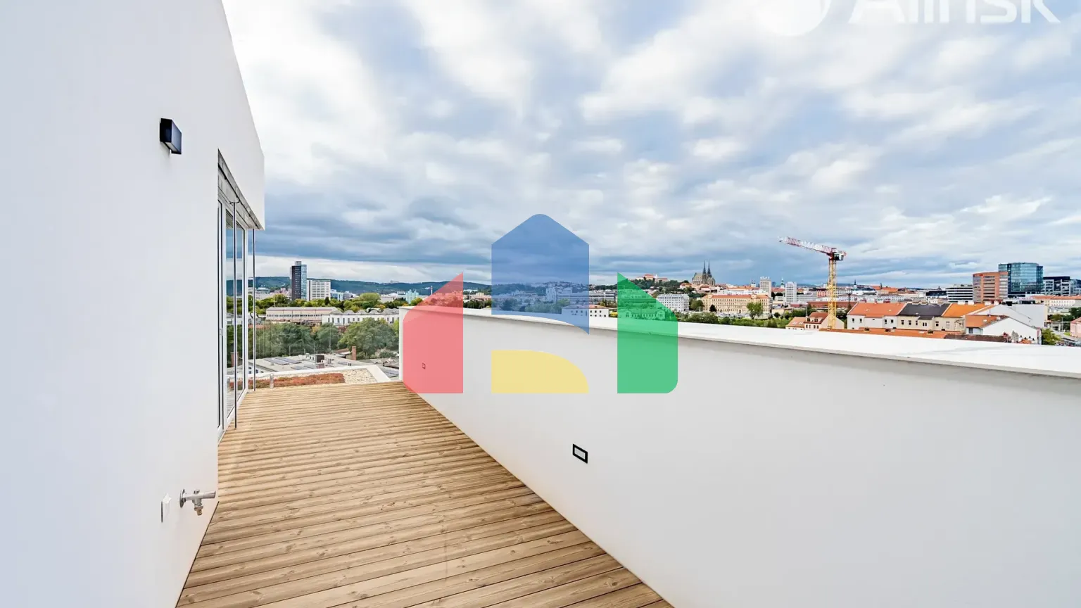 На продажу квартира 2-комн. студия 81 m²