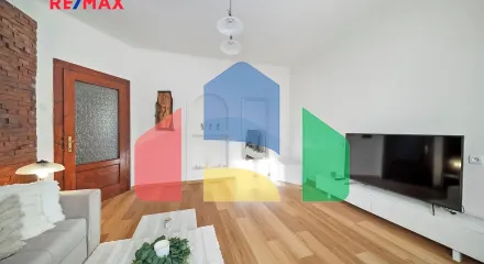 На продажу семейные дома 270 m², земельный участок 359 m²