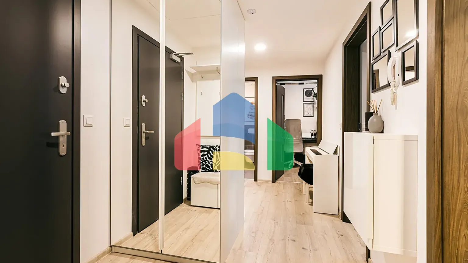 На продажу квартира 3-комн. студия 76 m²