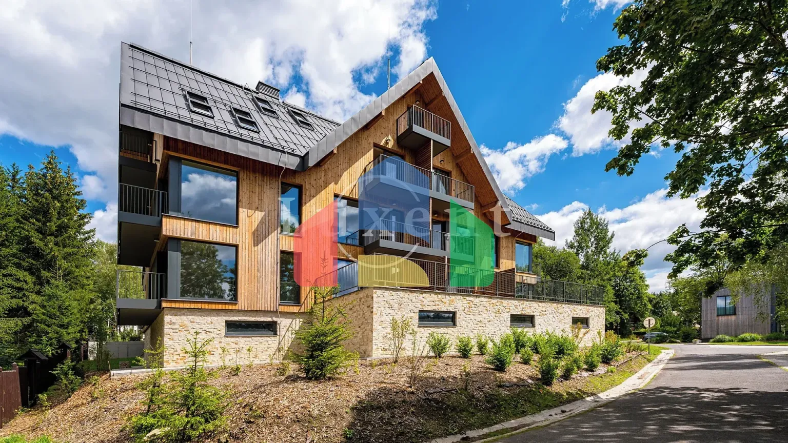 На продажу квартира 4-комн. студия 120 m²