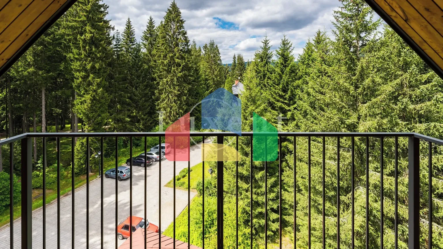 На продажу квартира 4-комн. студия 120 m²