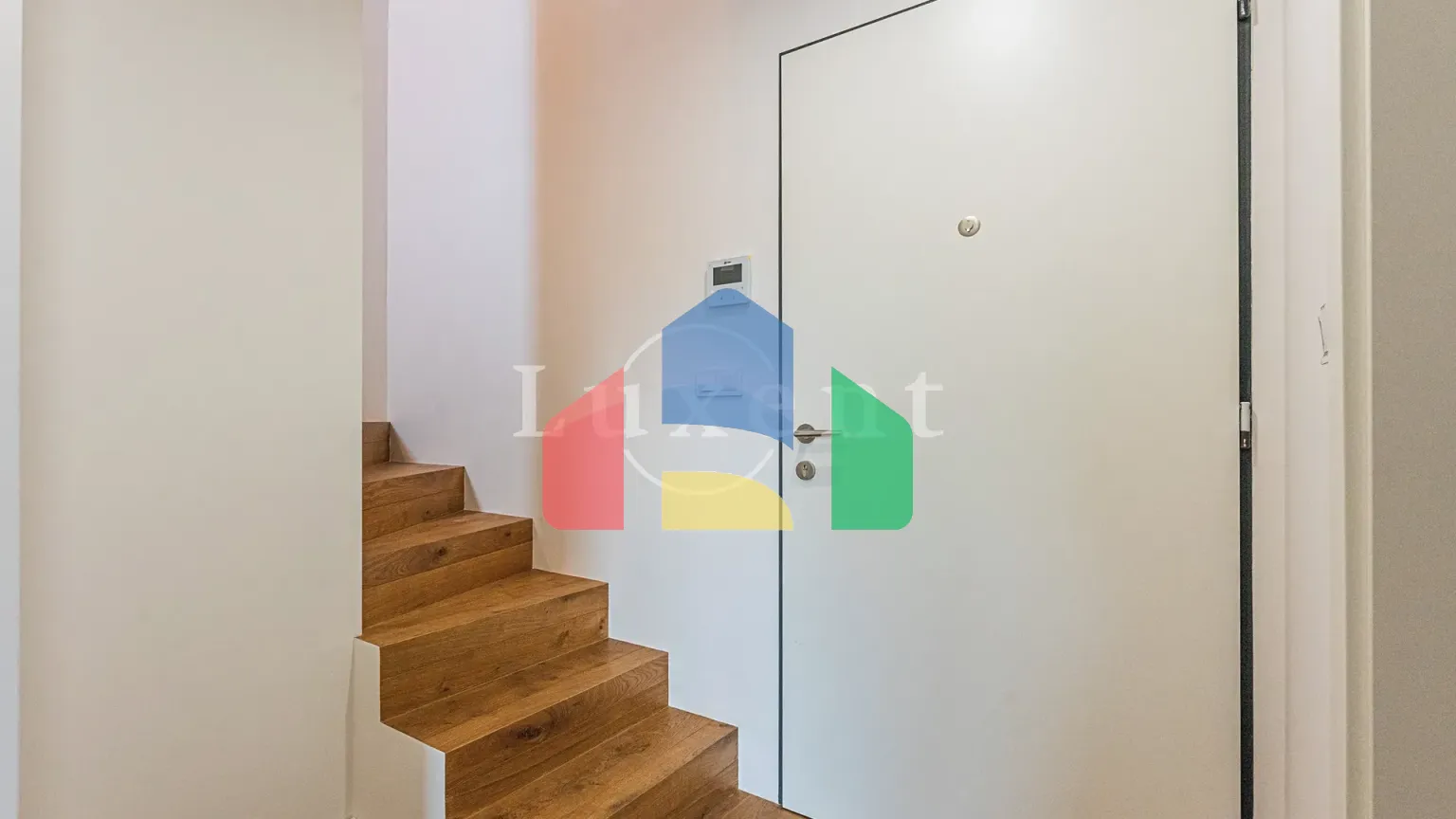 На продажу квартира 4-комн. студия 120 m²