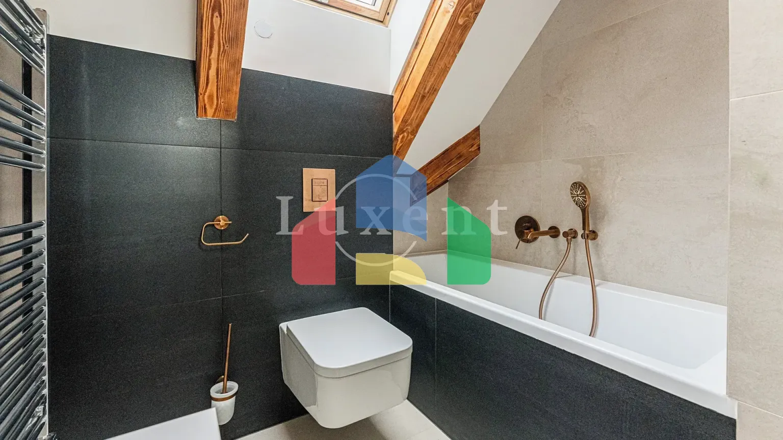 На продажу квартира 4-комн. студия 120 m²