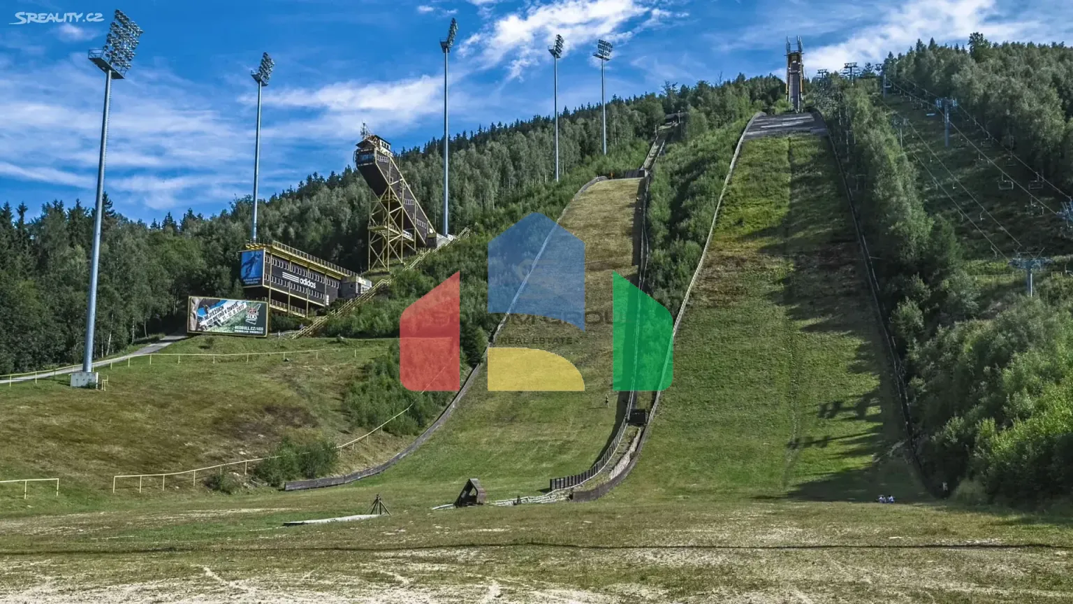 На продажу квартира 4-комн. студия 105 m²