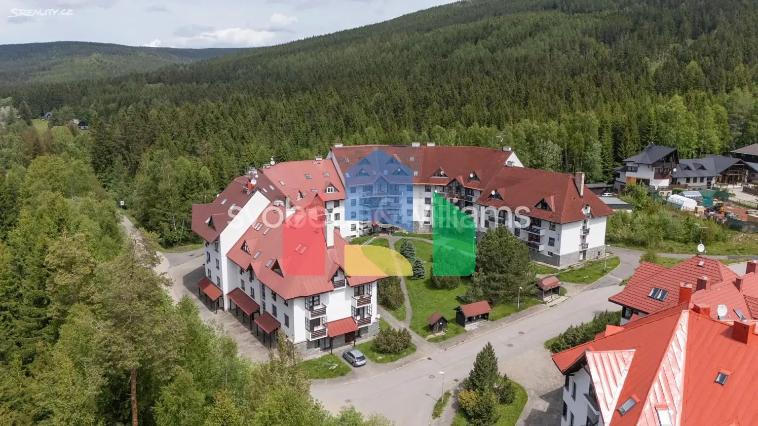 На продажу квартира от 6 комнат 157 m²