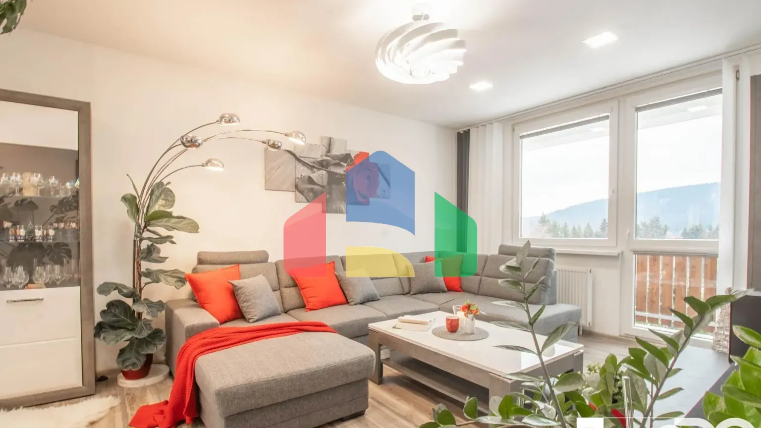 На продажу квартира 3-комн. студия 87 m²