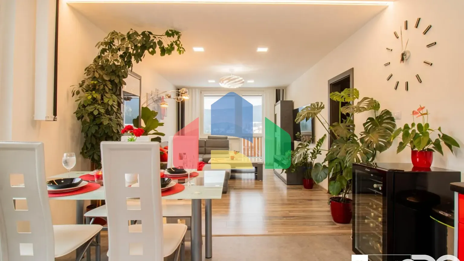 На продажу квартира 3-комн. студия 87 m²