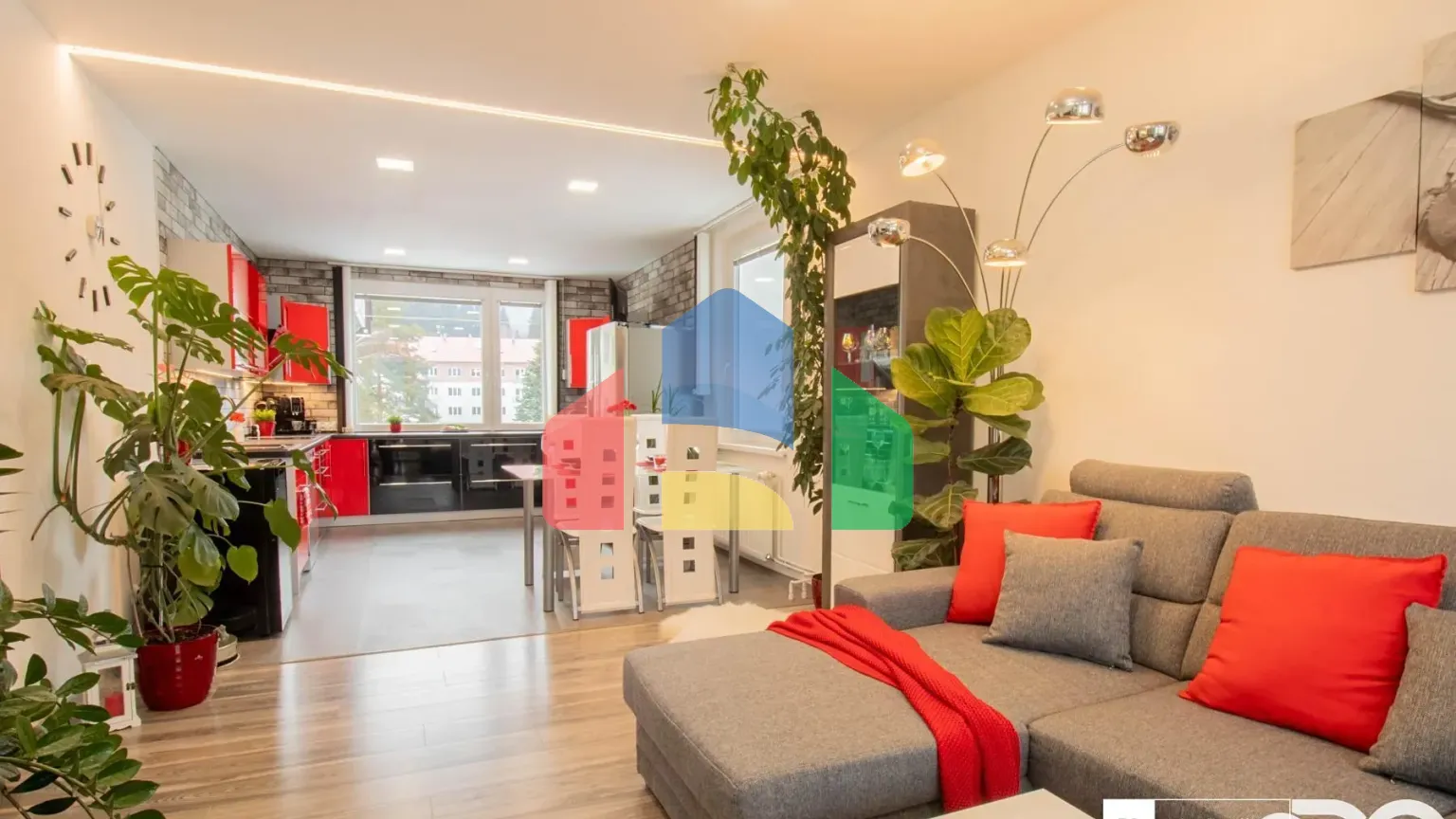 На продажу квартира 3-комн. студия 87 m²