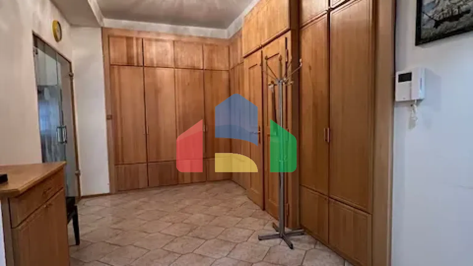 На продажу квартира 3-комн. студия 105 m²