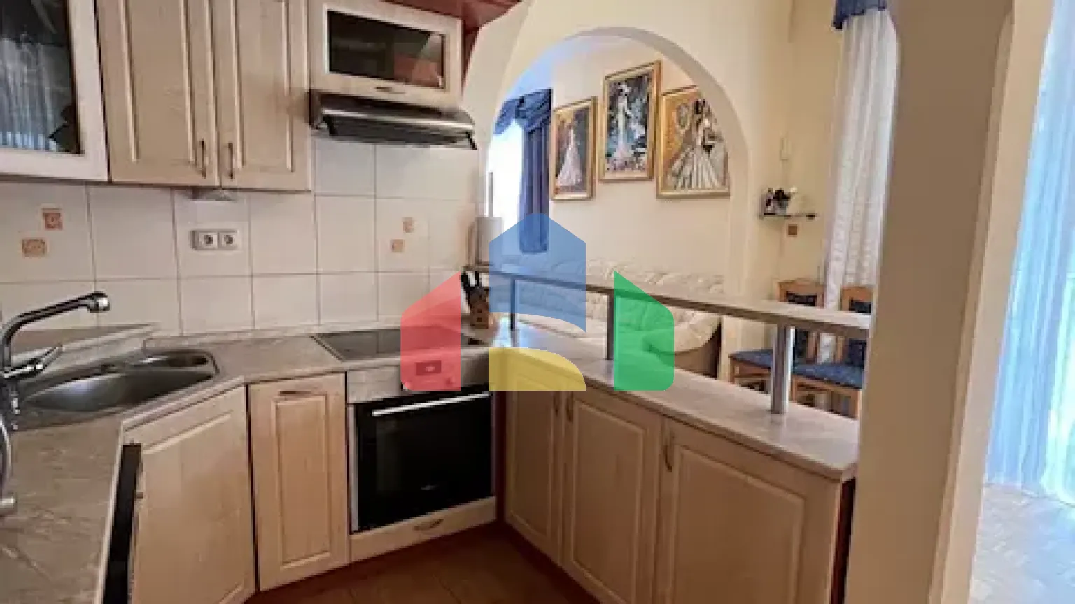 На продажу квартира 3-комн. студия 105 m²