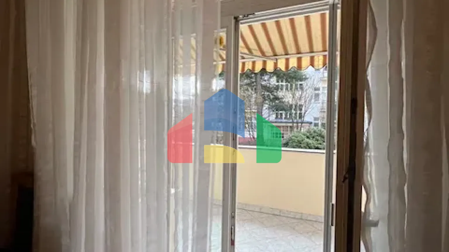 На продажу квартира 3-комн. студия 105 m²