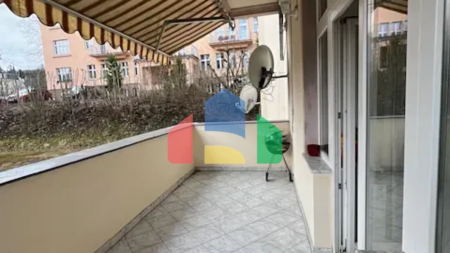 На продажу квартира 3-комн. студия 105 m²