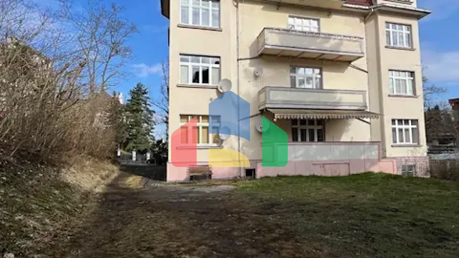 На продажу квартира 3-комн. студия 105 m²