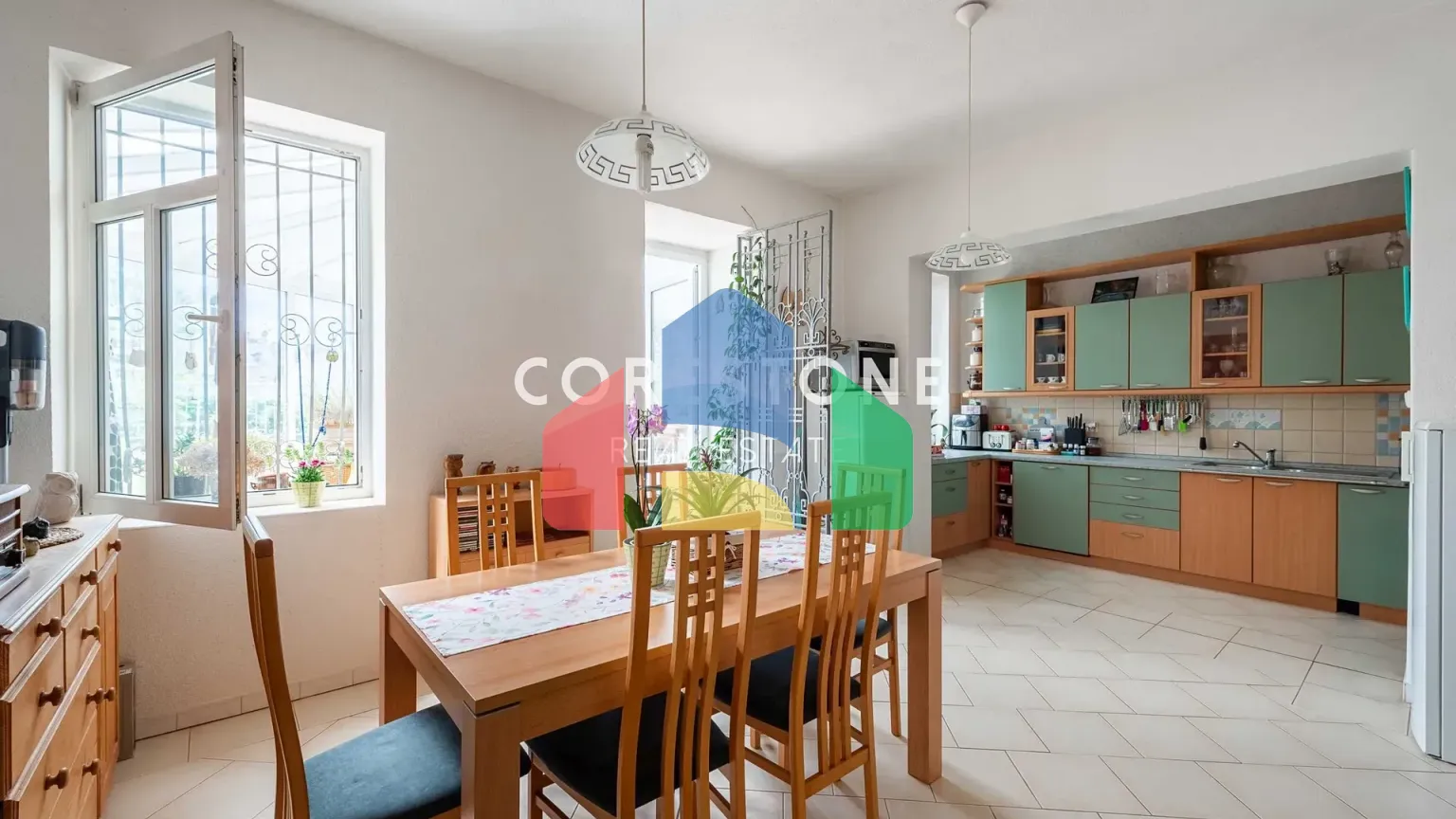 На продажу виллы 701 m², земельный участок 732 m²