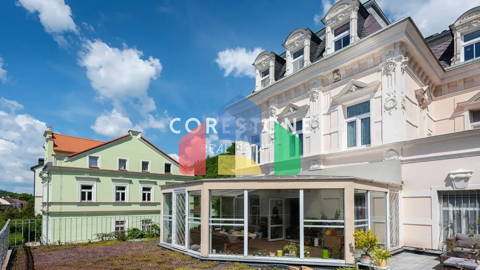 На продажу виллы 701 m², земельный участок 732 m²